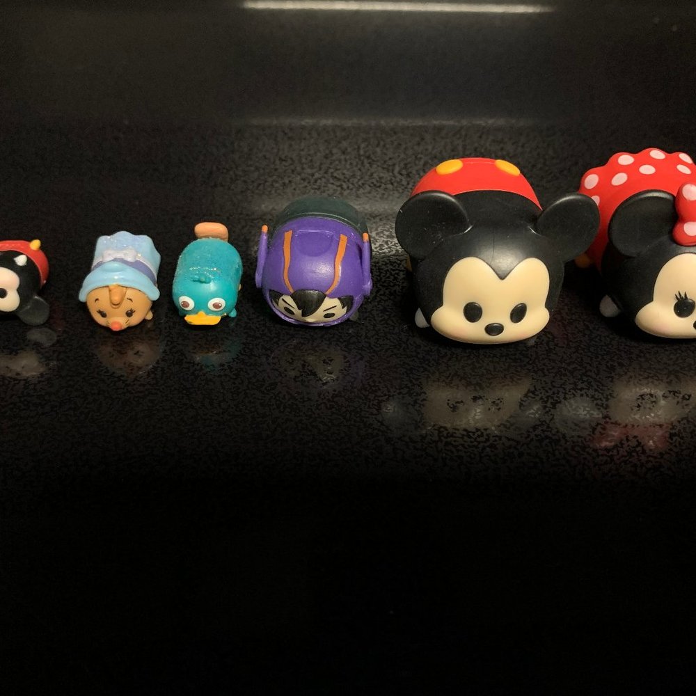 6 Disney Tsum Tsum figurines